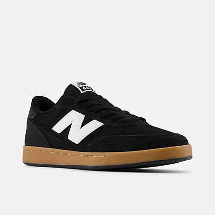 NB Numeric 440 V2 *BLACK/WHITE W/ GUM SOLE*
